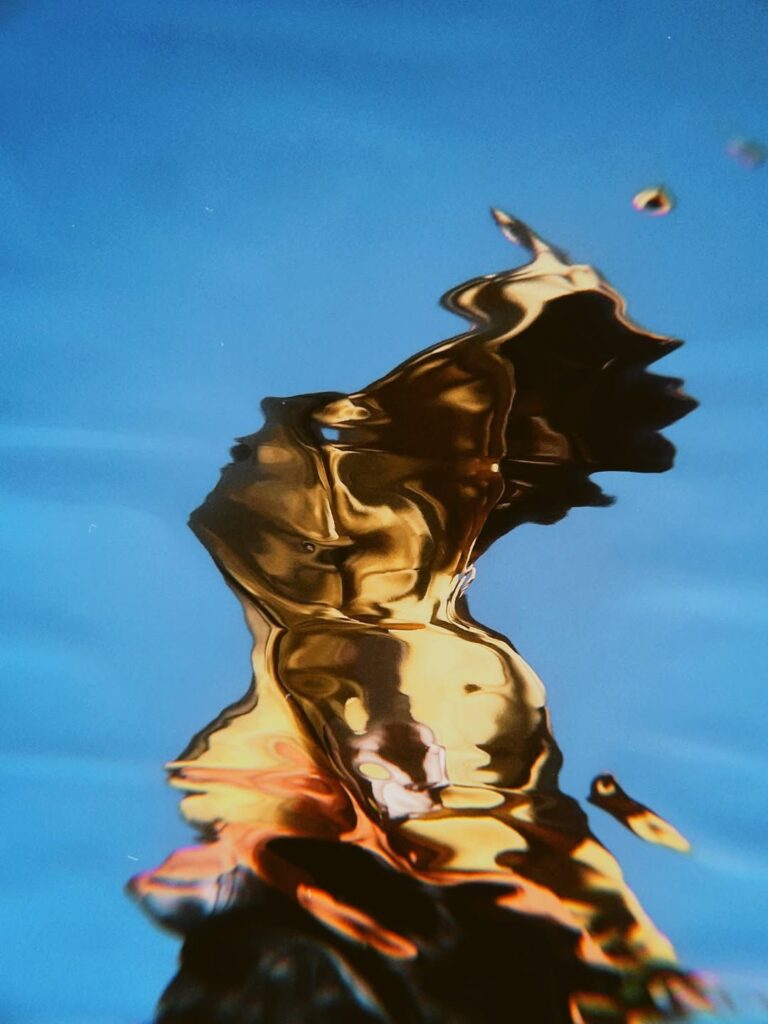 Modern Olympia – Snowflake in the Sun