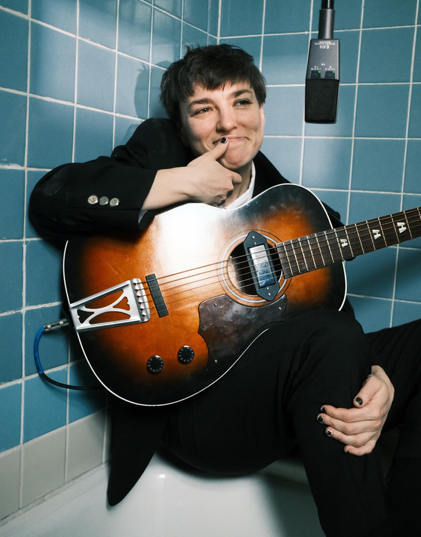 Eliza Edens – Leash